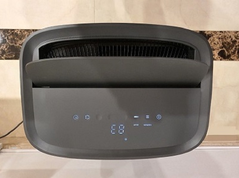 Bảng điều khiển điện tử và màn hình  hiển thị cho người dùng dễ dàng theo dõi và điều chỉnh máy