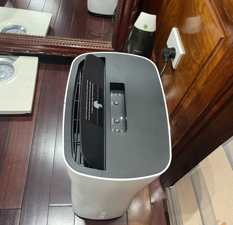 Mặt trên của máy hút ẩm  Stadler Form Theo 10L 