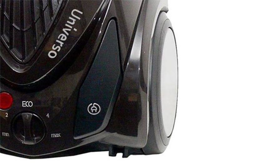 Bảng điều khiển của máy hút bụi Fakir Universo