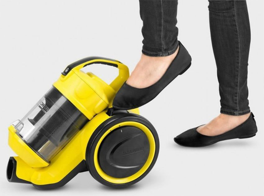 Máy hút bụi Karcher VC 3 PLUS với nút bấm dễ điều khiển