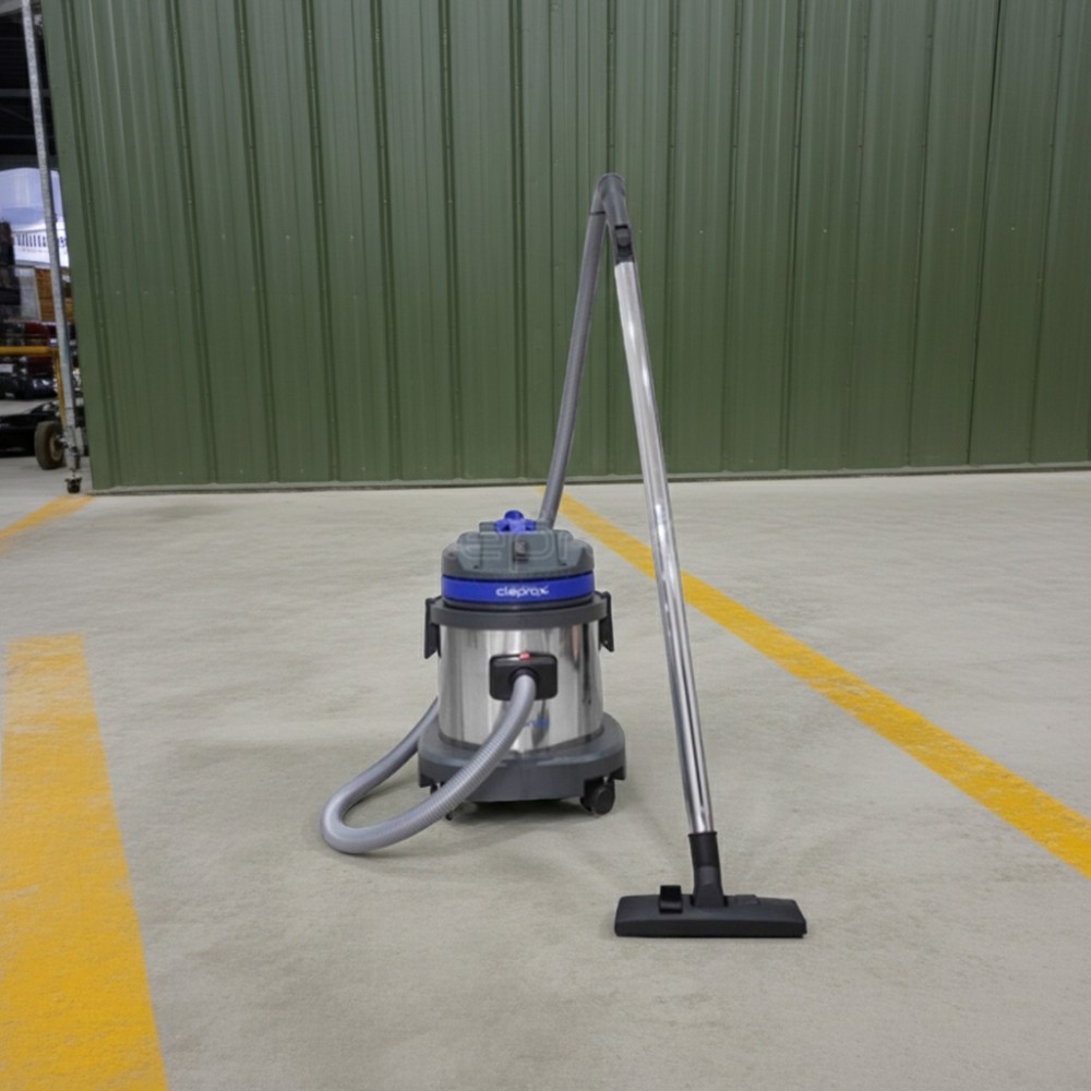 Thân máy gắn bánh xe xoay 360 độ, giúp người dùng dễ dàng di chuyển trên mọi địa hình.