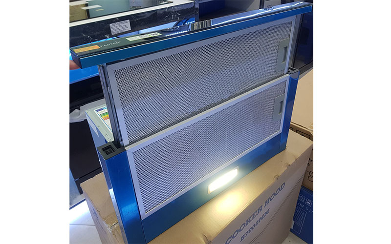 Lưới lọc và đèn chiếu sáng của Máy hút mùi âm tủ Faster SYP 6222B