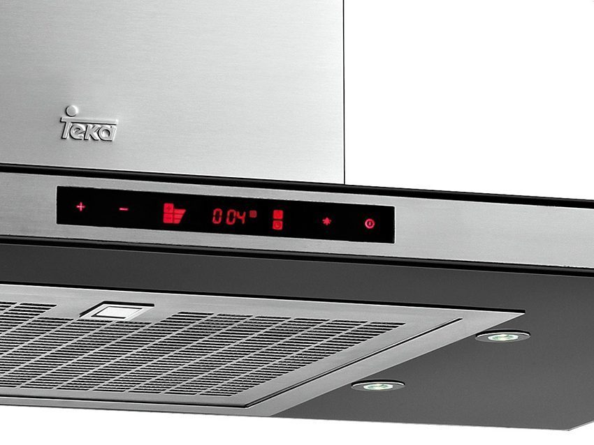 Bảng điều khiển của máy hút mùi áp tường Teka DHC-90