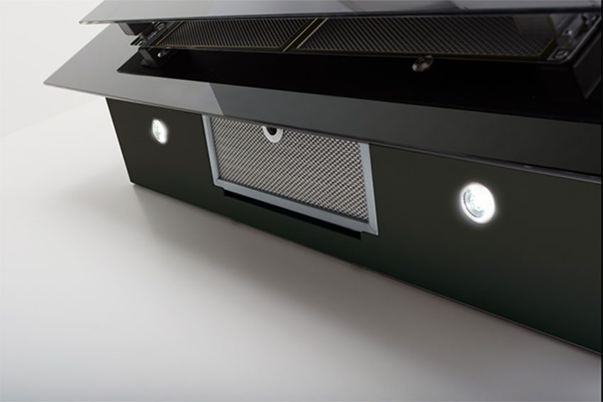 Chất liệu của máy hút mùi gắn tường Cata AURA 900 BK
