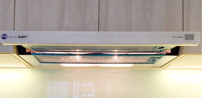 Có đèn led chiếu sáng thuận tiện cho việc quan sát và chế biến thức ăn