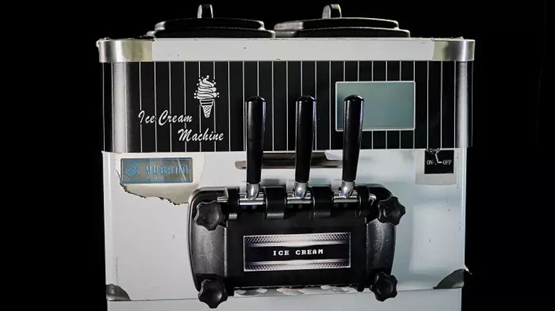 Máy làm kem tươi Yubann IC30L - Hàng chính hãng