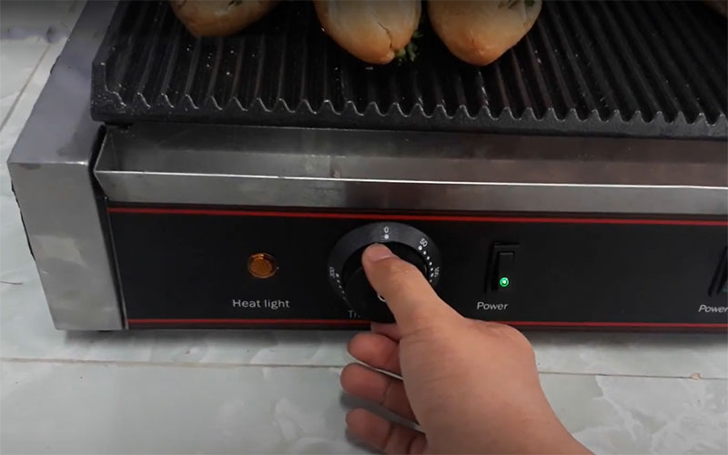 Máy kẹp bánh mỳ công nghiệp Bennix EG-813 - Hàng chính hãng
