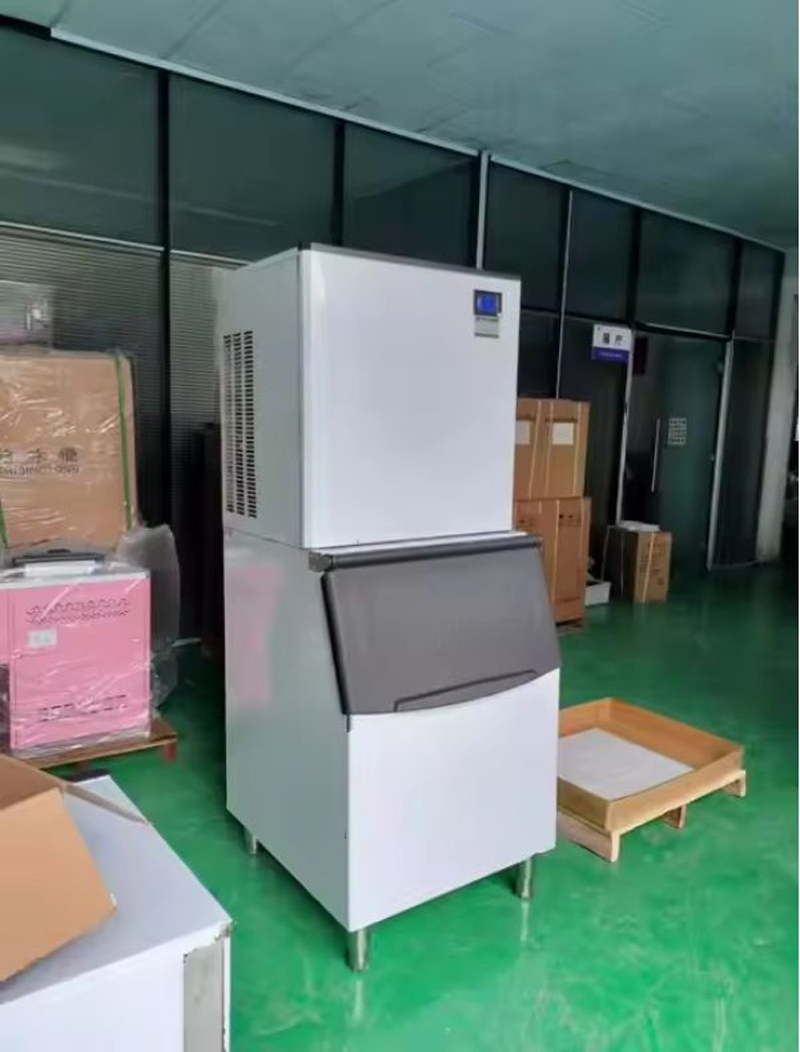 Máy làm đá viên công suất lớn, phù hợp cho nhà hàng, khách sạn,...