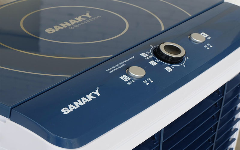 Bảng điều khiển của Máy làm mát không khí Sanaky VH-8800A