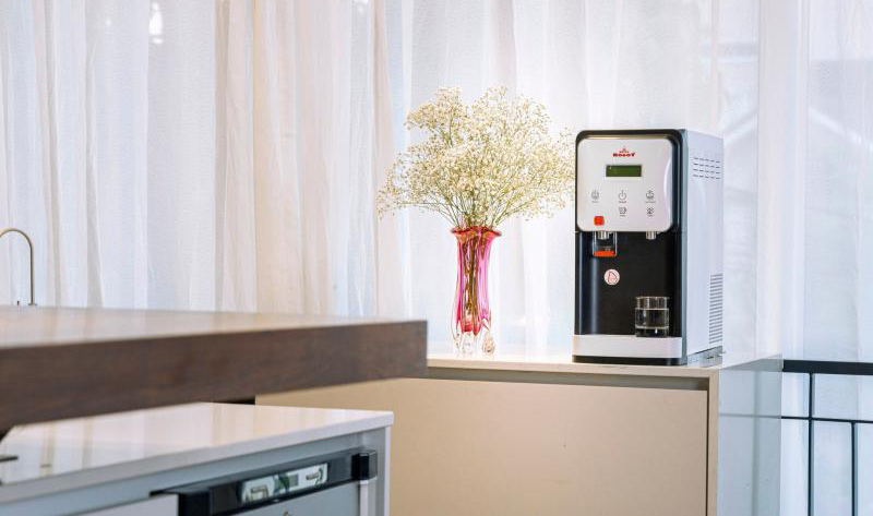 Máy lọc nước điện giải nóng nguội lạnh Robot UHC-4511 - Hàng chính hãng