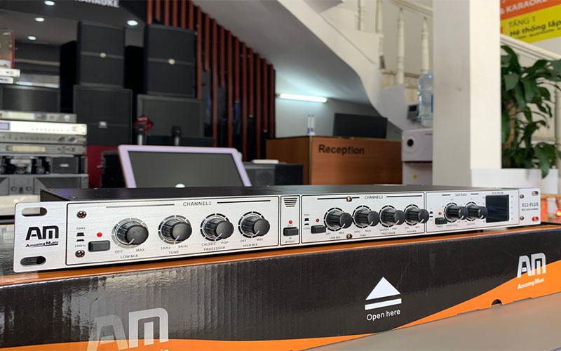 Máy nâng tiếng karaoke VinaKTV AM X12-Plus - Hàng chính hãng