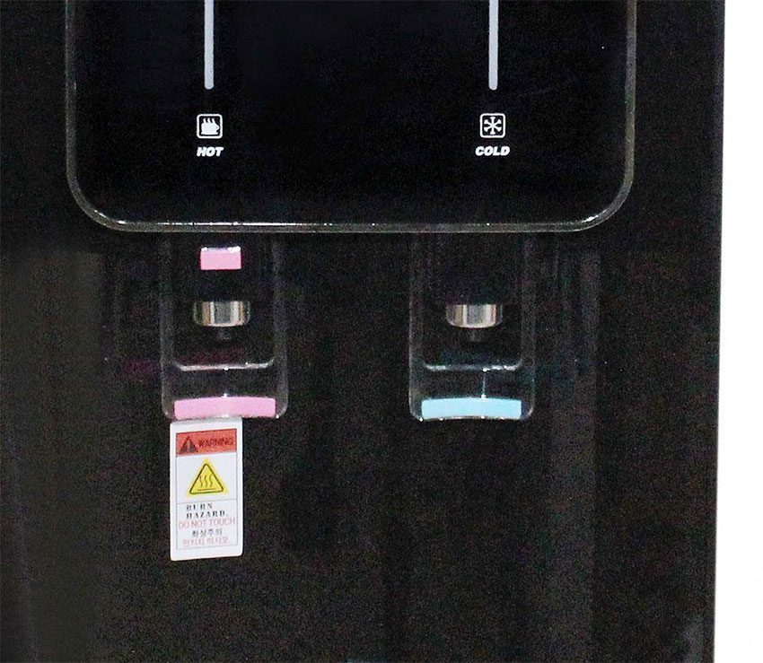 Vòi rót nóng lạnh tiện dụng của máy nước nóng lạnh úp bình Canzy CZ-815TDB