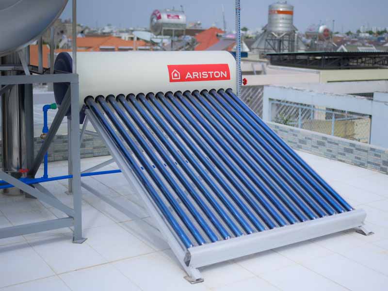 Máy nước nóng năng lượng mặt trời Ariston ECO2 1824 25 TNSS - Hàng chính hãng