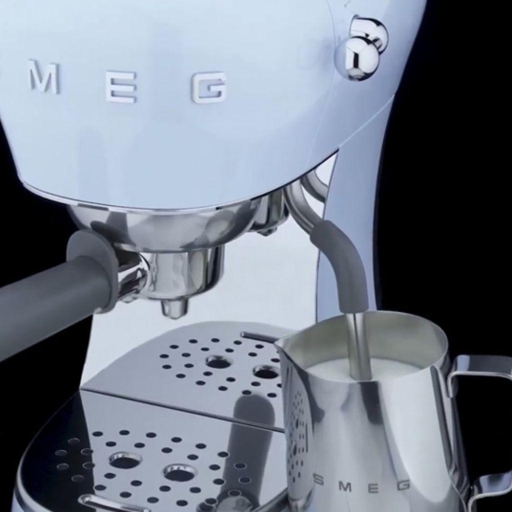 Máy pha cafe bán tự động SMEG ECF02 - Hàng chính hãng