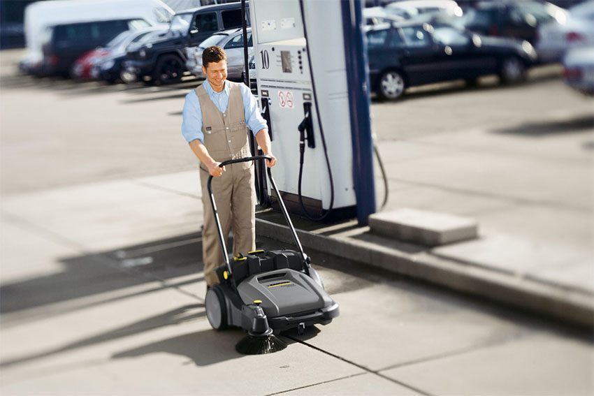 Máy quét rác Karcher KM 70/30 C BP PACK - Hàng chính hãng