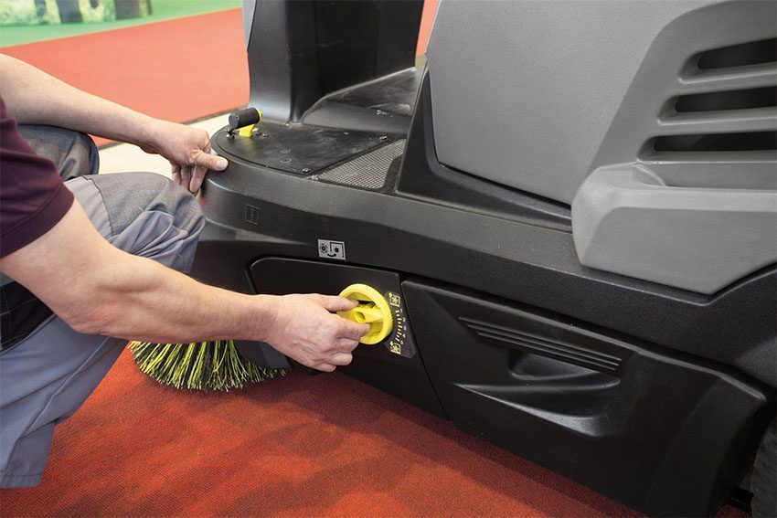 Máy quét rác ngồi lái Karcher KM 90/60 R BP ADV - Hàng chính hãng