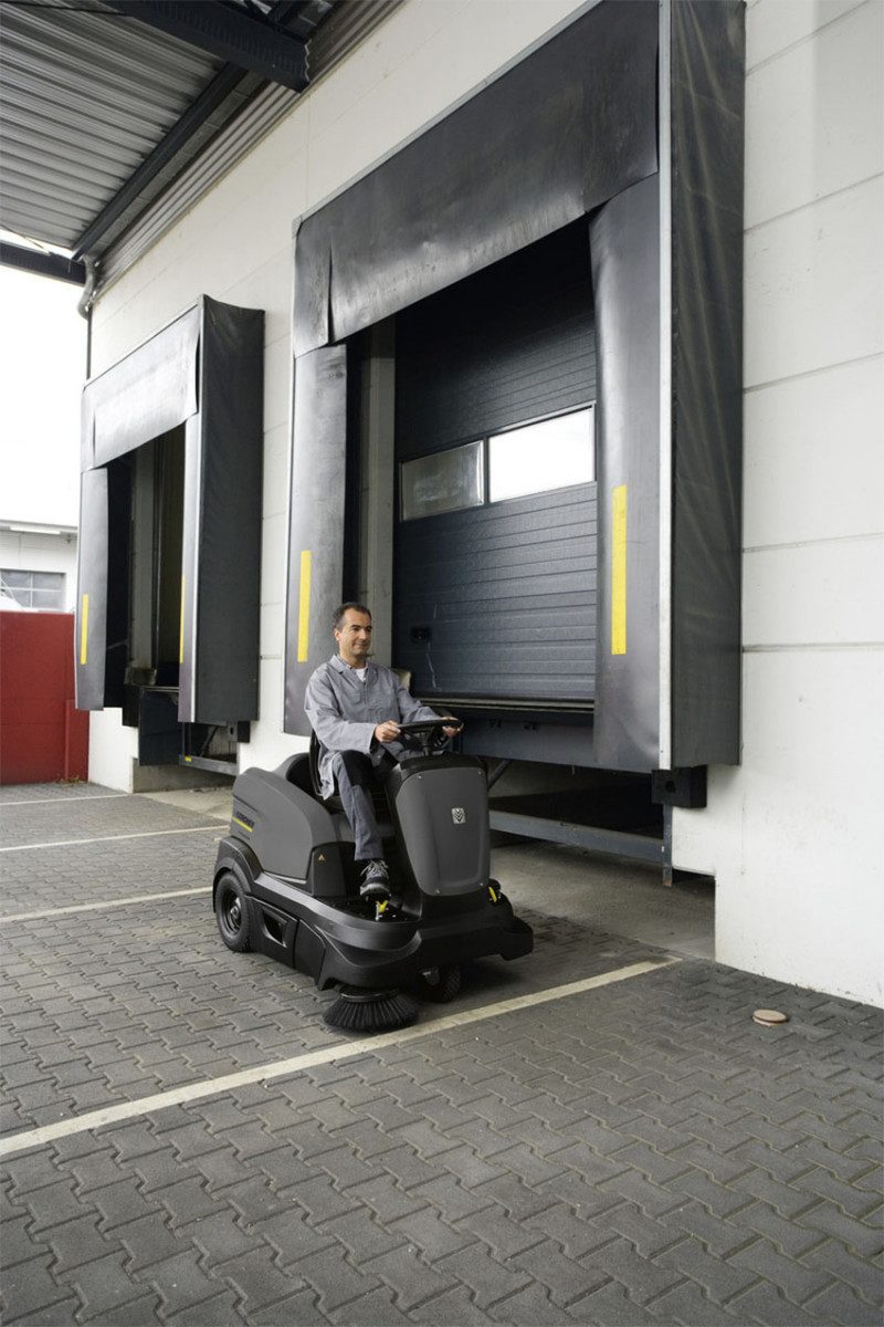 Máy quét rác ngồi lái Karcher KM 90/60 R G - Hàng chính hãng