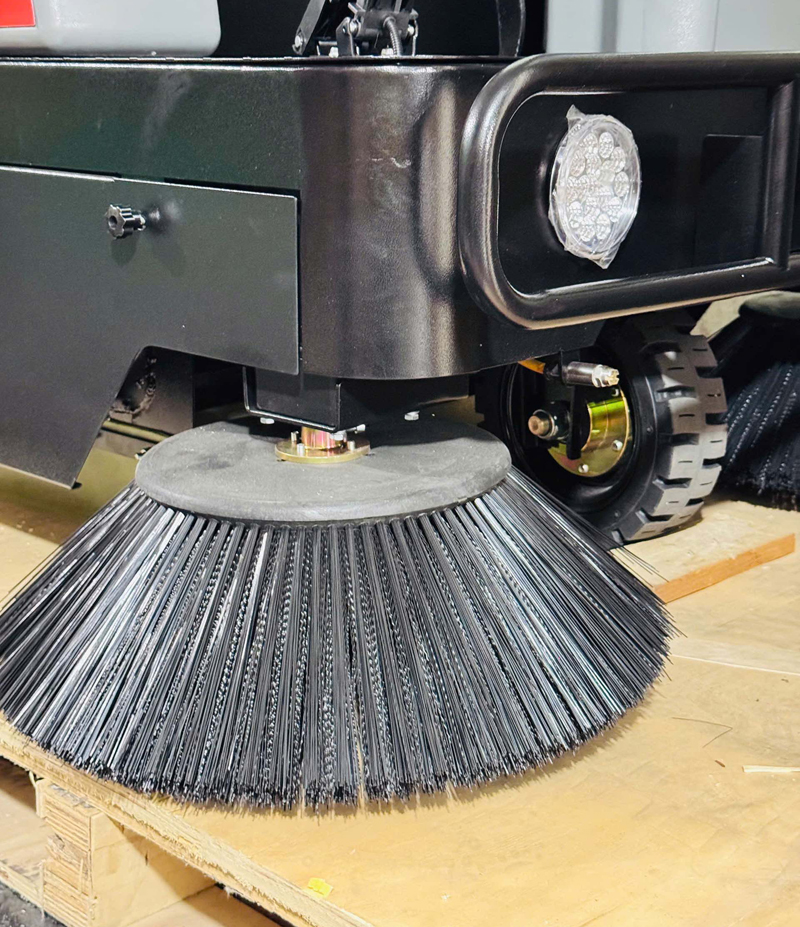 Máy quét rác ngồi lái Kraffer KF138 - Hàng chính hãng
