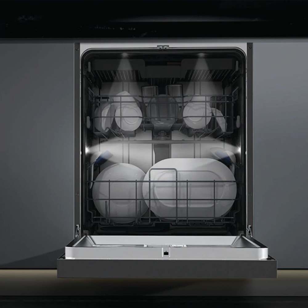 Có 3 tầng với ngăn rửa dao kéo phía trên cùng