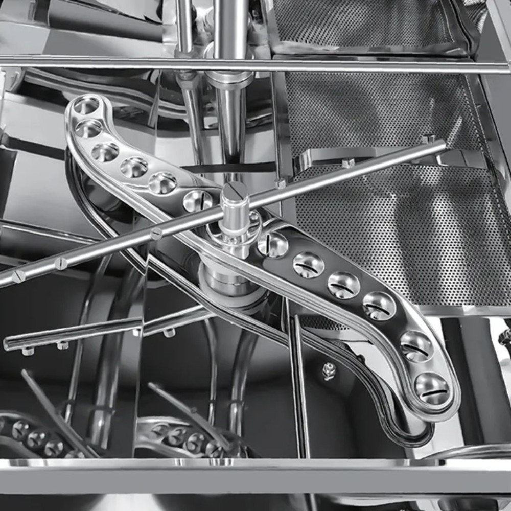 Hai tầng vòi phun áp lực, tạo dòng nước xoáy mạnh giúp cuốn trôi dầu mỡ và cặn bám