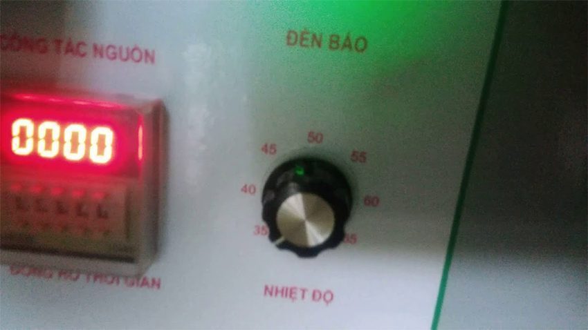 Bảng điều khiển của máy sấy thực phẩm Ánh Dương AD Mini 2A