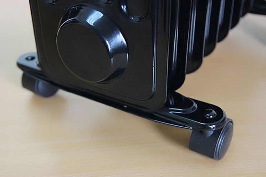 Bánh xe của máy sưởi dầu Fujie OFR-4511