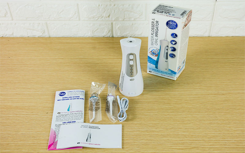 Máy tăm nước cầm tay Rio DCIR2