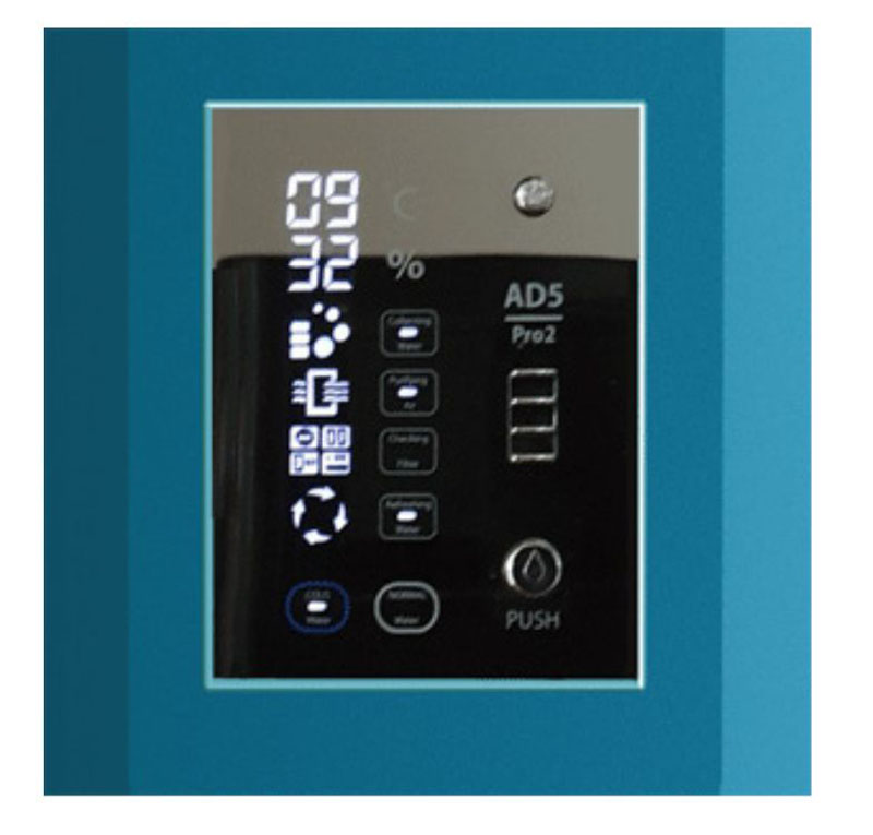 Bảng điều khiển cảm ứng ở mặt trước máy, gồm các phím cảm ứng chức năng 