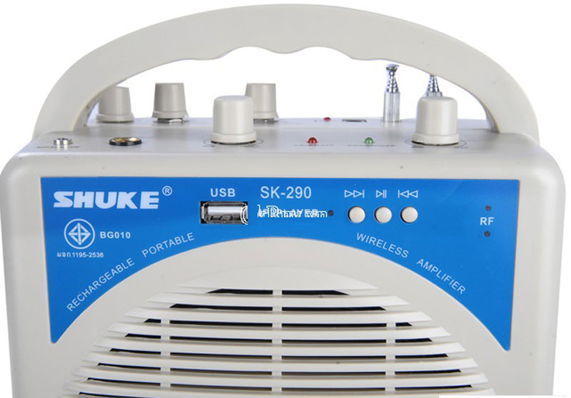 Núm điều chỉnh và cổng kết nối trực quan, dễ sử dụng