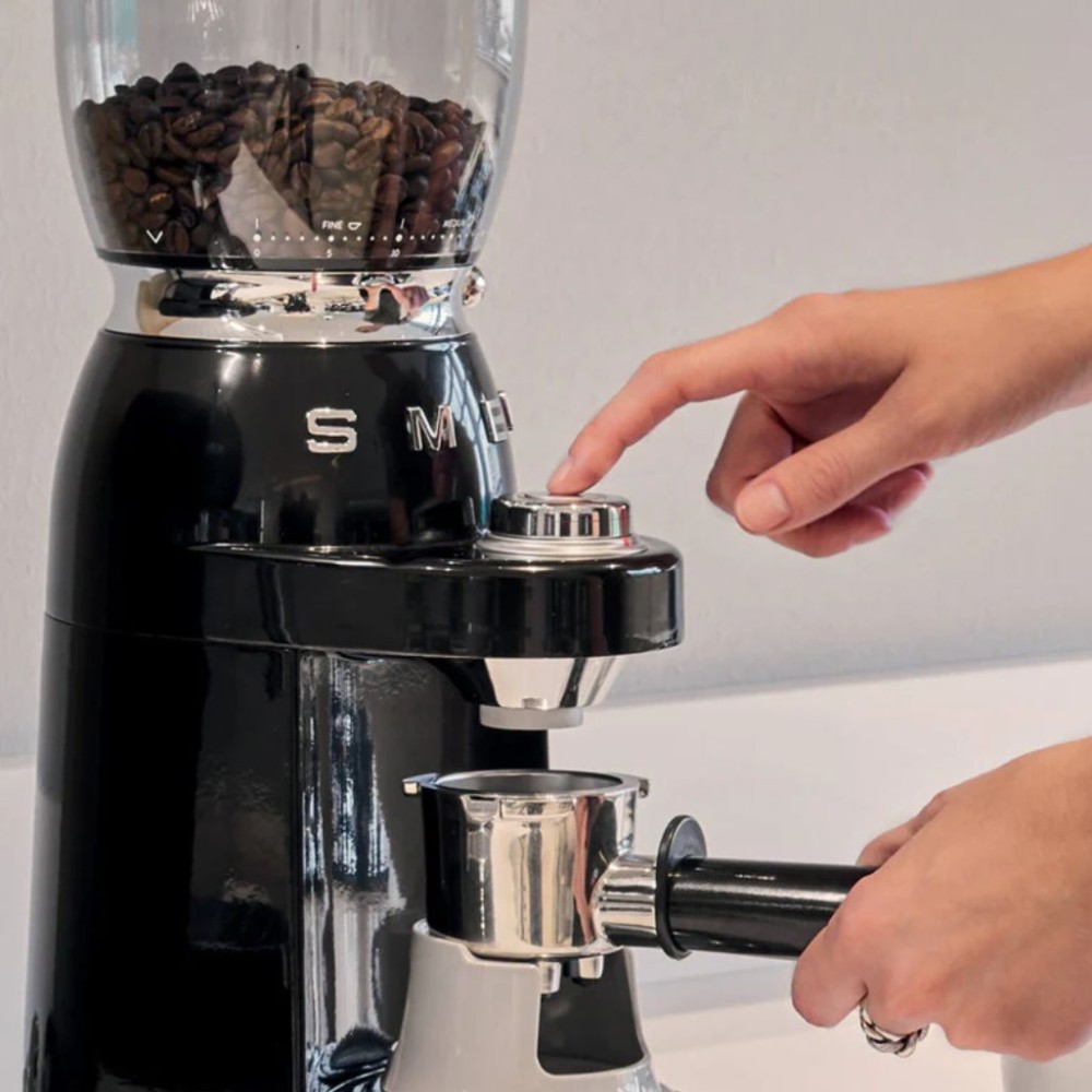 Máy xay cafe tự động Smeg CGF11 - Hàng chính hãng