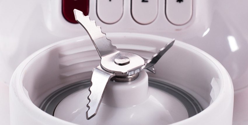 Chất liệu lưỡi xay của máy xay sinh tố Sunhouse SHD-5561