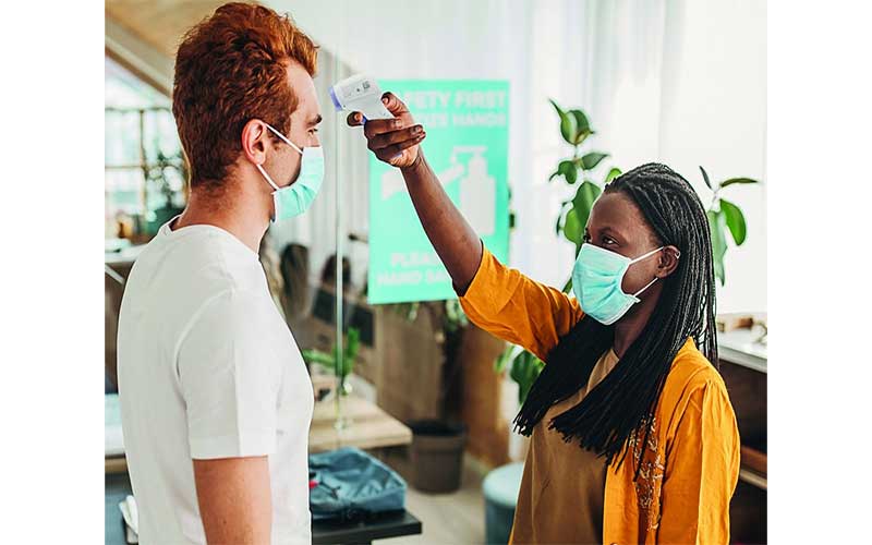 Nhiệt kế hồng ngoại không tiếp xúc Homedics TIE-240