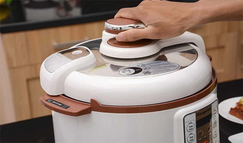 Thiết kế nắp gài của nồi áp suất điện Kangaroo KG138