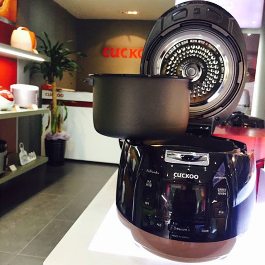 Nồi cơm áp suất điện tử Cuckoo CRP-M112FG - Hàng chính hãng