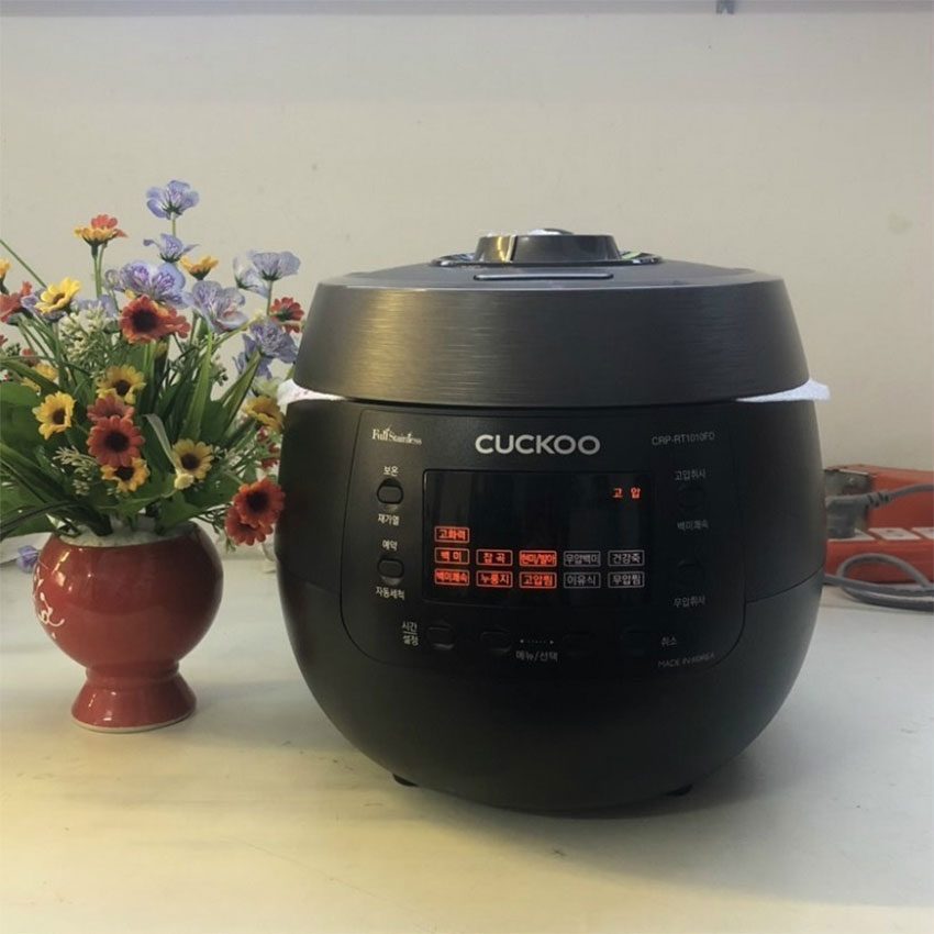 Nồi cơm áp suất điện tử Cuckoo CRP-RT1010FD - Hàng chính hãng