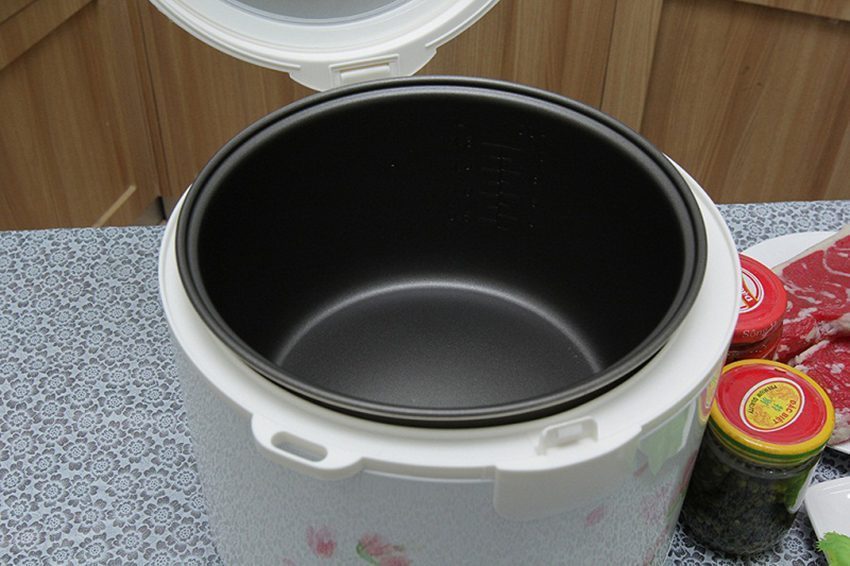 Lòng nồi của nồi cơm điện Kangaroo KG377