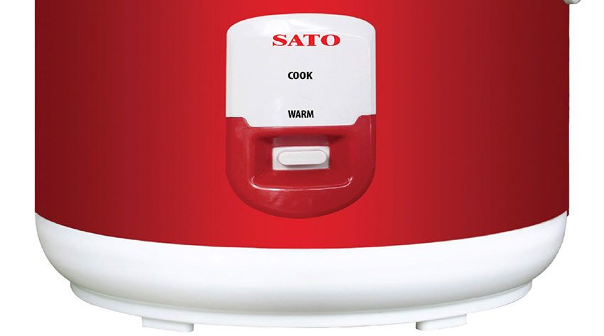 Nồi cơm điện Sato RC-86P sử dụng bảng điều khiển nút gạt dễ sử dụng