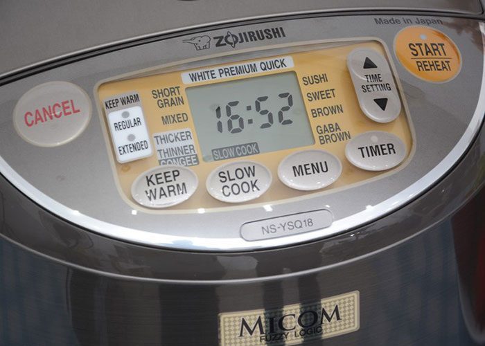 Nồi cơm điện Zojirushi NS-YSQ18 - Hàng chính hãng