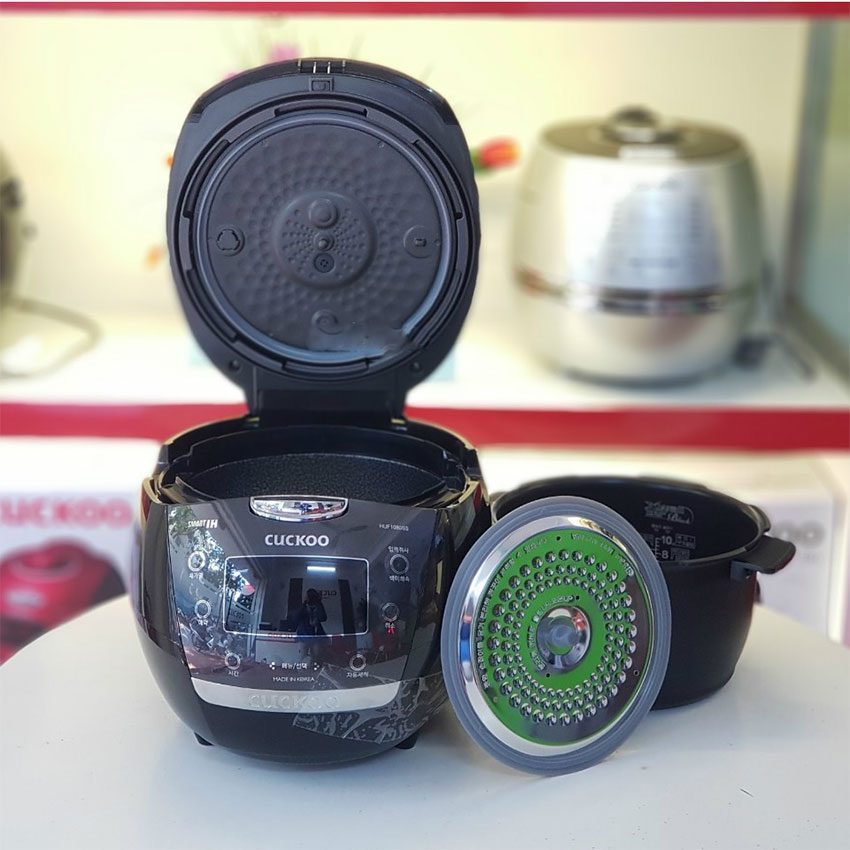 Thiết kế nắp vung tháo rời dễ dàng của nồi cơm điện cao tần Cuckoo CRP-HUF1080SS