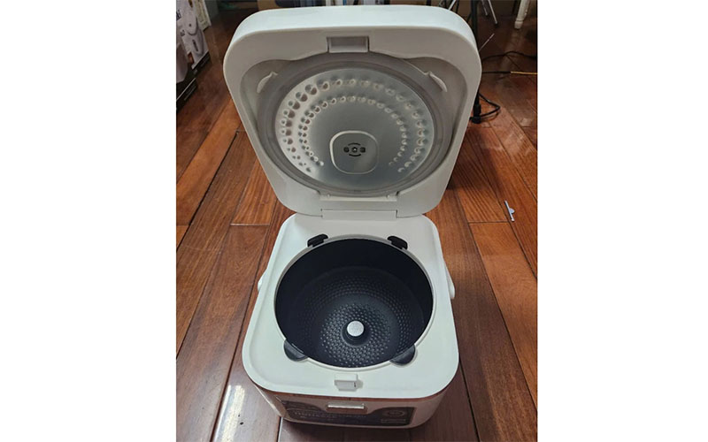 Nồi cơm điện cao tần Funiki HDH6666 - Hàng chính hãng