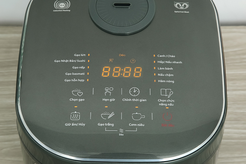 Bảng điều khiển cảm ứng với 14 chương trình cài đặt sẵn