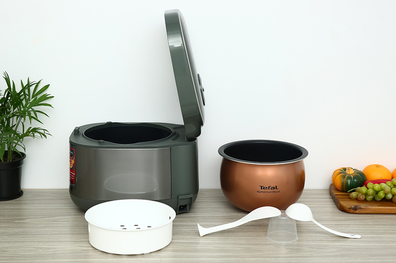 Kểu dáng hiện đại, màu xám nên phù hợp với mọi không gian bếp