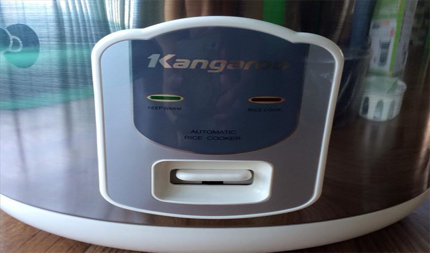 Bảng điều khiển của nồi cơm điện nắp gài Kangaroo KG29