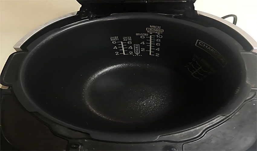 Lòng nồi của nồi cơm điện tử Cuchen CJH-PA1009EDCN