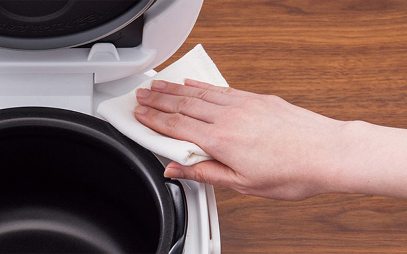 Dễ dàng vệ sinh của Nồi cơm điện tử Tiger JPT-H10S