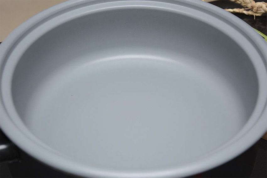Chất liệu lòng nồi của nồi lẩu điện Happycook HCHP-301