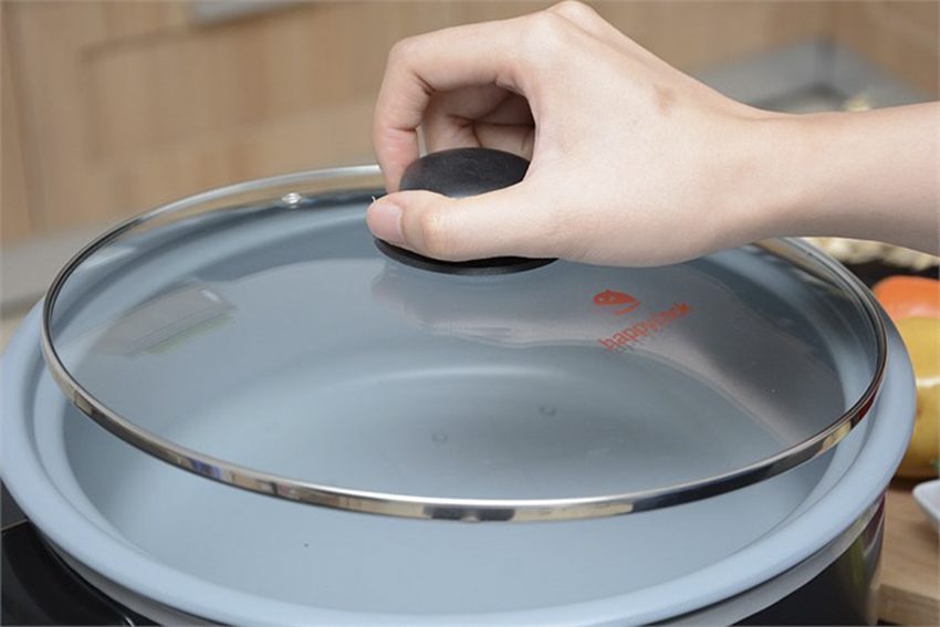 Nắp của nồi lẩu điện Happycook HCHP-301