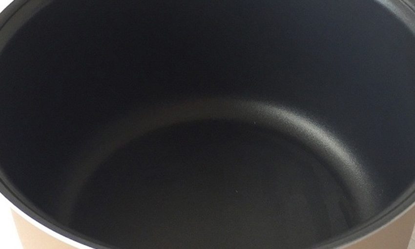 Lòng nồi của nồi lẩu điện Kangaroo KG270