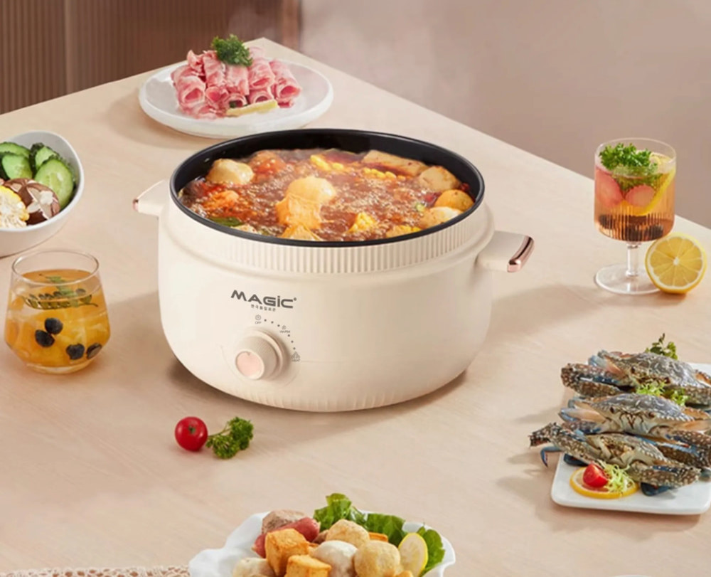 Nồi có dung tích 4 lít, lý tưởng cho 3 - 5 người ăn.