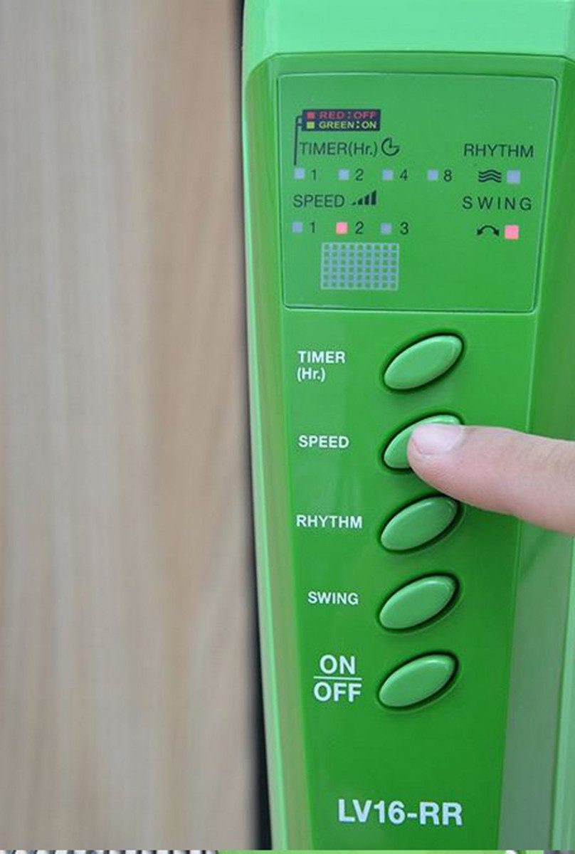 Các nút nhấn điều chỉnh mức độ gió và tắt mở quạt của quạt đứng Mitsubishi LV16RR